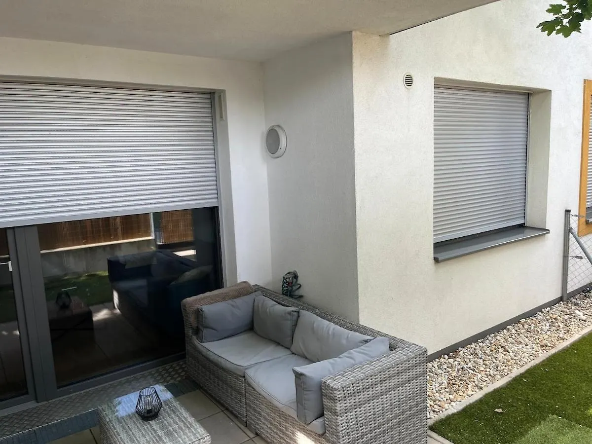 Lovely 2-Bedroom Apartment Close To Airport location